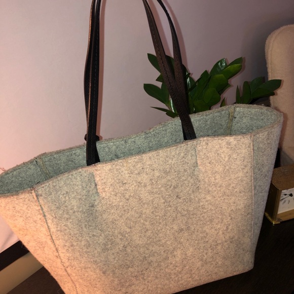 ***FLASH SALE EVERYTHING 1/2 OFF*** Kate Spade Nouveau York Felt Tote - Picture 3 of 7